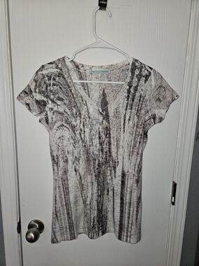 Maurices Black & White Burnout V-Neck Short Sleeve Top